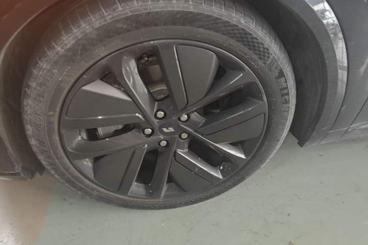 Used Li Auto L9 2022 Max model Left Front Wheel Hub