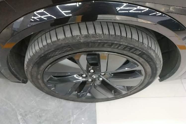 Used Li Auto L9 2022 Max model Left Front Wheel Hub
