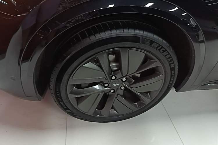 Used Li Auto L9 2022 Max model Left Front Wheel Hub