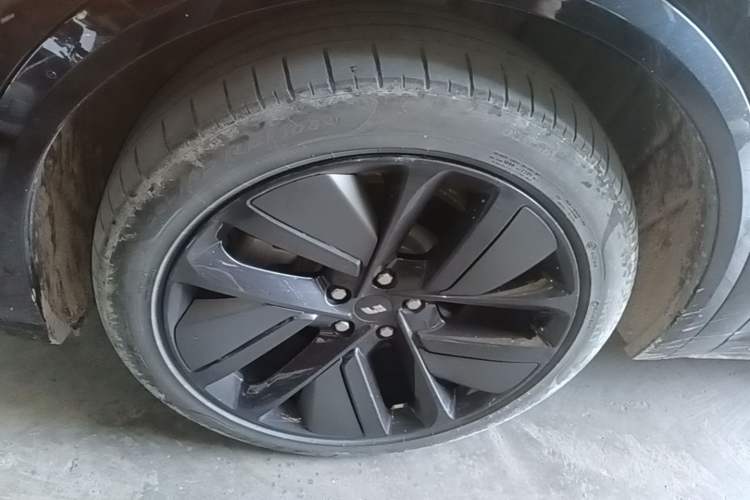Used Li Auto L9 2022 Max model Left Front Wheel Hub