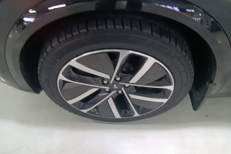 Used Li Auto L9 2022 Max model Left Front Wheel Hub