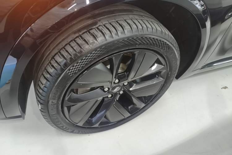 Used Li Auto L9 2022 Max model Left Front Wheel Hub