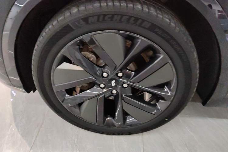 Used Li Auto L9 2022 Max model Left Front Wheel Hub