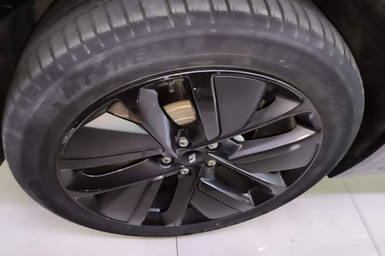 Used Li Auto L9 2022 Max model Left Front Wheel Hub
