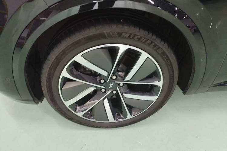 Used Li Auto L9 2022 Max model Left Front Wheel Hub