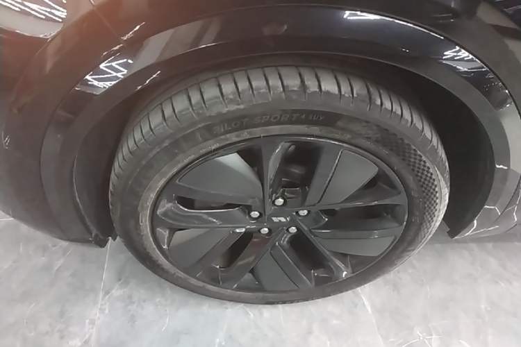 Used Li Auto L9 2022 Max model Left Front Wheel Hub