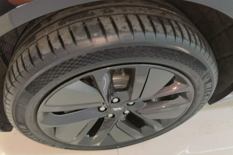 Used Li Auto L9 2022 Max model Left Front Wheel Hub