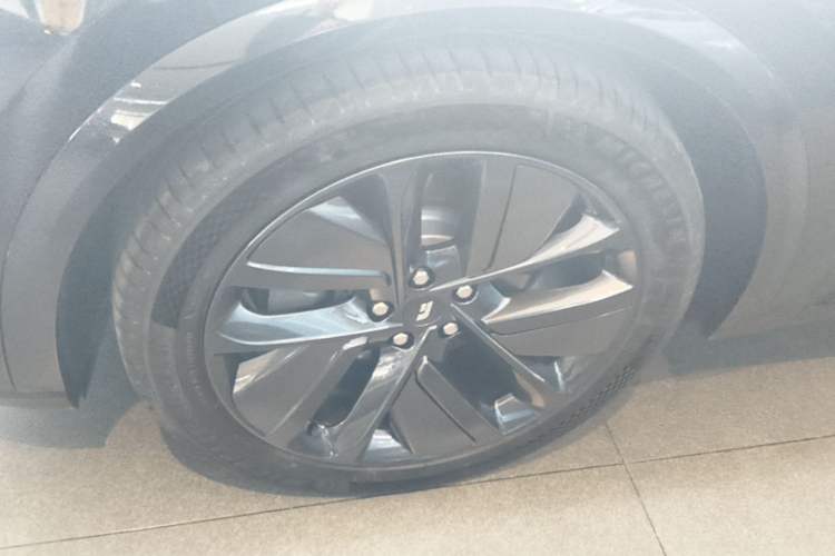 Used Li Auto L9 2022 Max model Left Front Wheel Hub