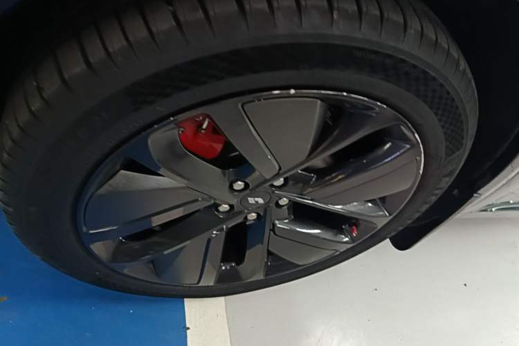 Used Li Auto L9 2022 Max model Left Front Wheel Hub