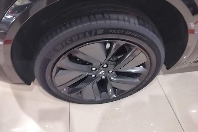Used Li Auto L9 2022 Max model Left Front Wheel Hub