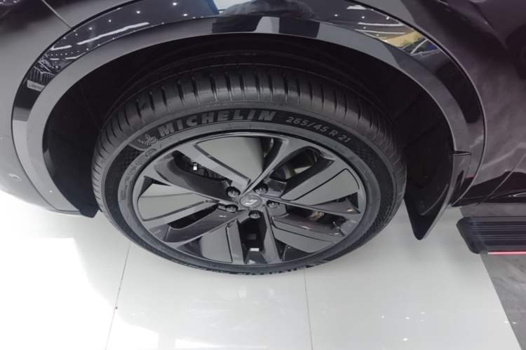 Used Li Auto L9 2022 Max model Left Front Wheel Hub