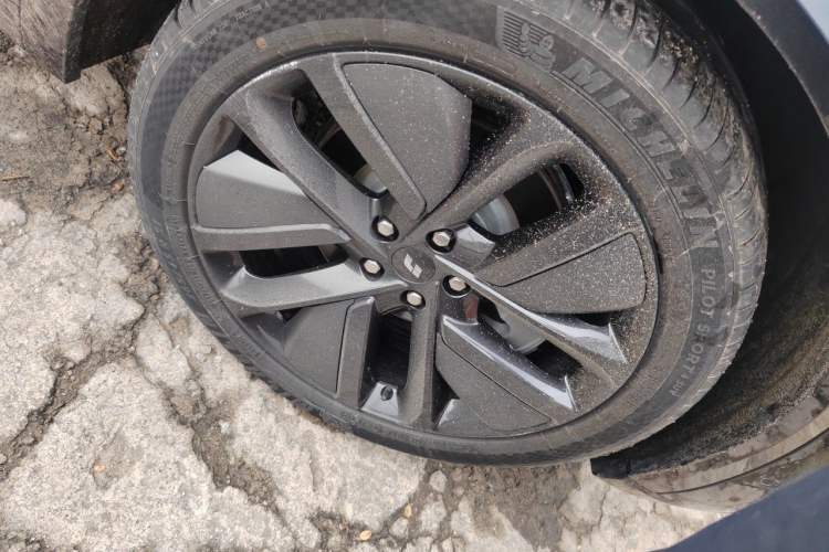 Used Li Auto L9 2022 Max model Right Front Wheel Hub