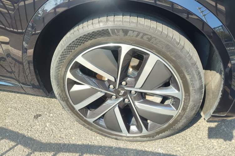 Used Li Auto L9 2022 Max model Right Front Wheel Hub
