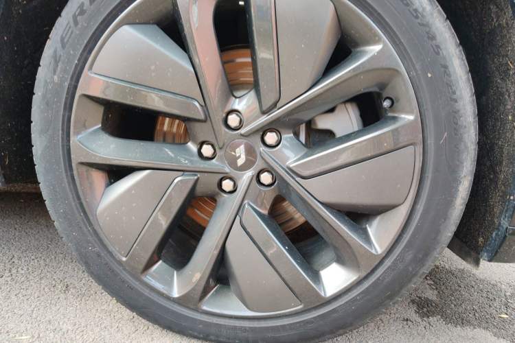 Used Li Auto L9 2022 Max model Right Front Wheel Hub