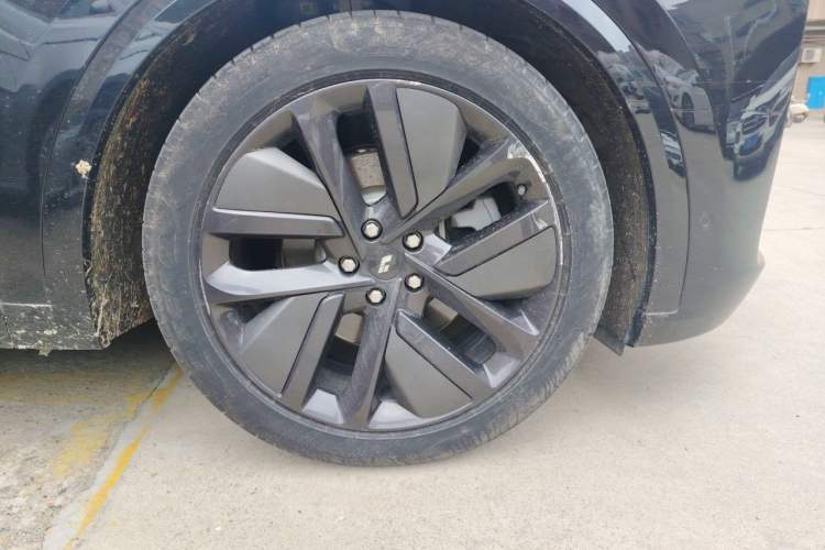 Used Li Auto L9 2022 Max model Right Front Wheel Hub