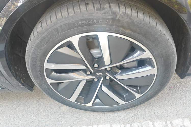 Used Li Auto L9 2022 Max model Right Front Wheel Hub