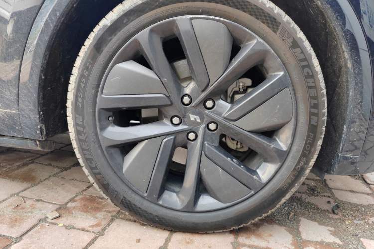 Used Li Auto L9 2022 Max model Right Front Wheel Hub