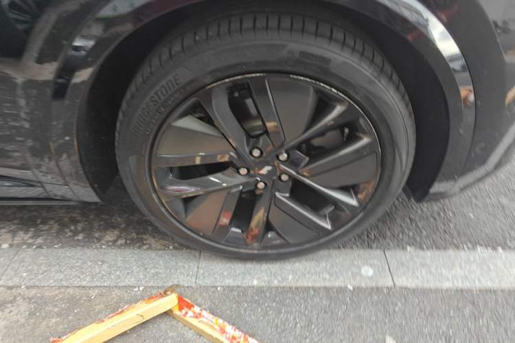 Used Li Auto L9 2022 Max model Right Front Wheel Hub