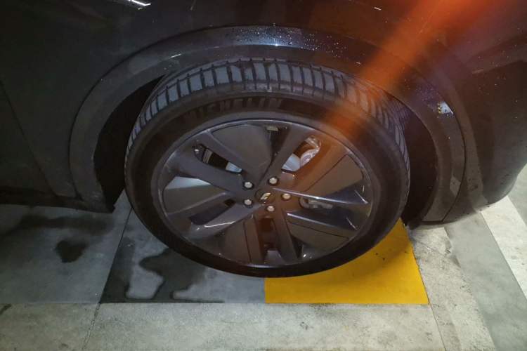 Used Li Auto L9 2022 Max model Right Front Wheel Hub