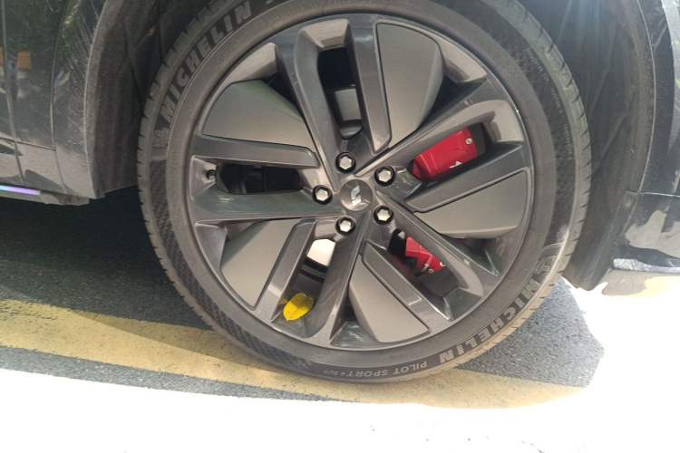 Used Li Auto L9 2022 Max model Right Front Wheel Hub