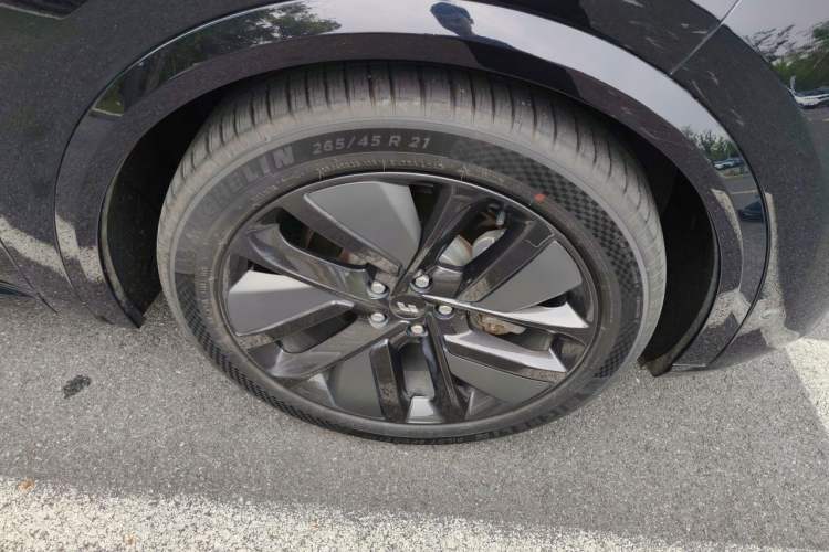 Used Li Auto L9 2022 Max model Right Front Wheel Hub