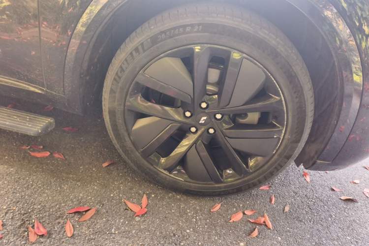 Used Li Auto L9 2022 Max model Right Front Wheel Hub
