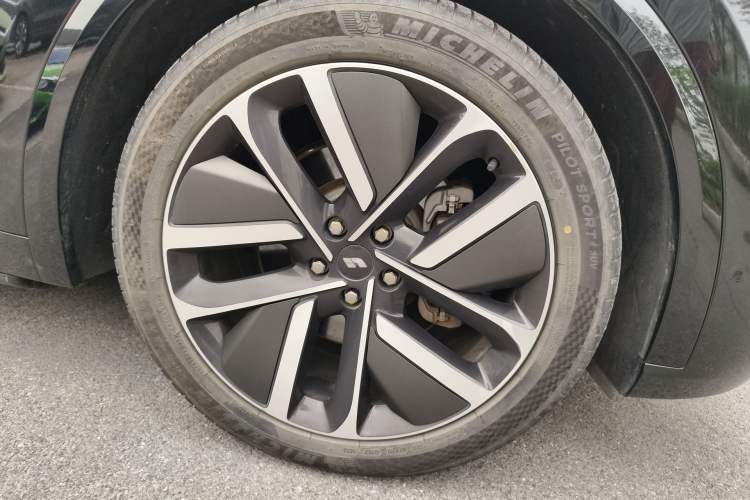 Used Li Auto L9 2022 Max model Right Front Wheel Hub