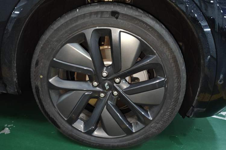 Used Li Auto L9 2022 Max model Right Front Wheel Hub