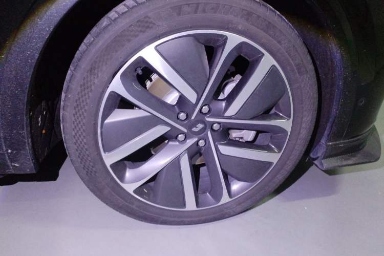 Used Li Auto L9 2022 Max model Right Front Wheel Hub