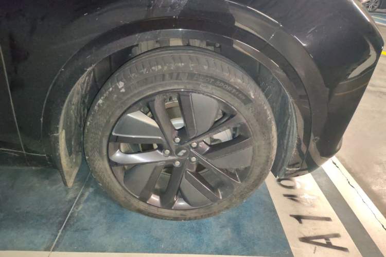 Used Li Auto L9 2022 Max model Right Front Wheel Hub