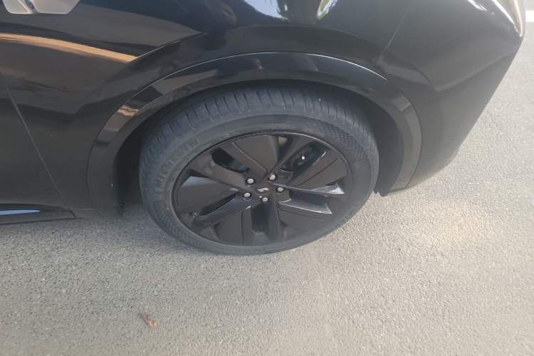 Used Li Auto L9 2022 Max model Right Front Wheel Hub