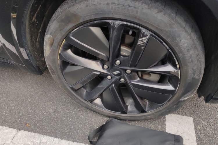 Used Li Auto L9 2022 Max model Right Front Wheel Hub