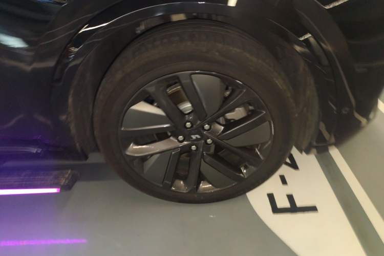 Used Li Auto L9 2022 Max model Right Front Wheel Hub