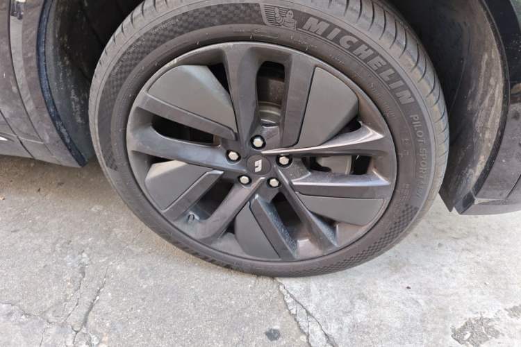 Used Li Auto L9 2022 Max model Right Front Wheel Hub