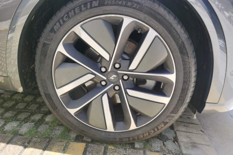 Used Li Auto L9 2022 Max model Right Front Wheel Hub