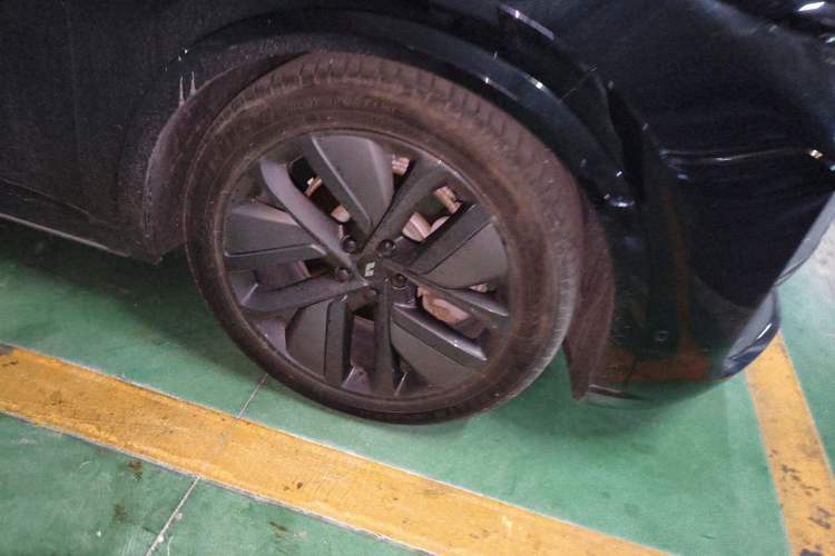 Used Li Auto L9 2022 Max model Right Front Wheel Hub