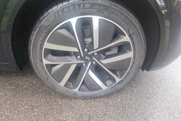 Used Li Auto L9 2022 Max model Right Front Wheel Hub