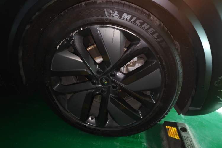 Used Li Auto L9 2022 Max model Right Front Wheel Hub