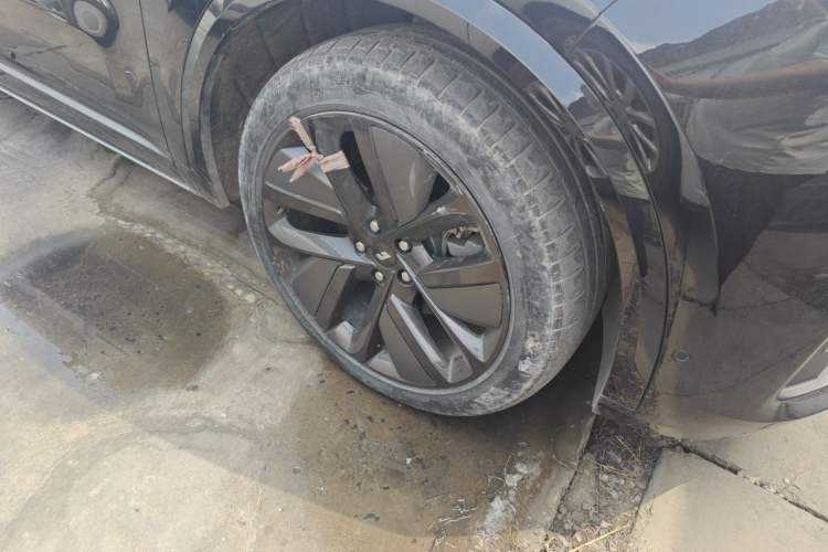 Used Li Auto L9 2022 Max model Right Front Wheel Hub