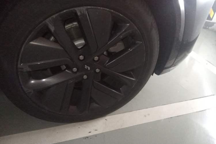 Used Li Auto L9 2022 Max model Right Front Wheel Hub
