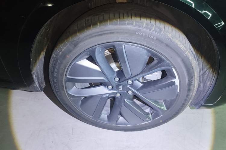 Used Li Auto L9 2022 Max model Right Front Wheel Hub