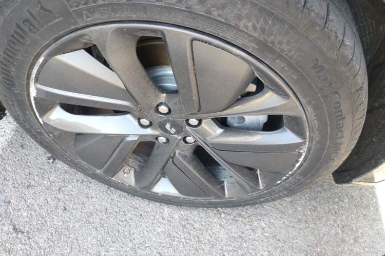 Used Li Auto L9 2022 Max model Right Front Wheel Hub