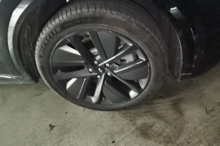 Used Li Auto L9 2022 Max model Right Front Wheel Hub