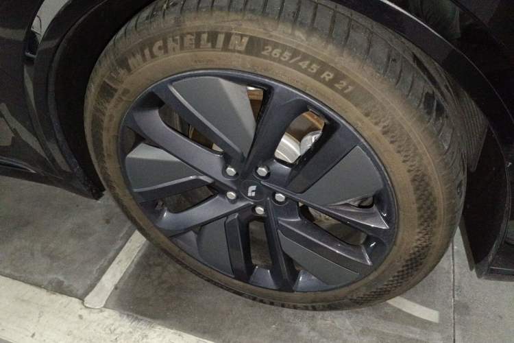 Used Li Auto L9 2022 Max model Right Front Wheel Hub