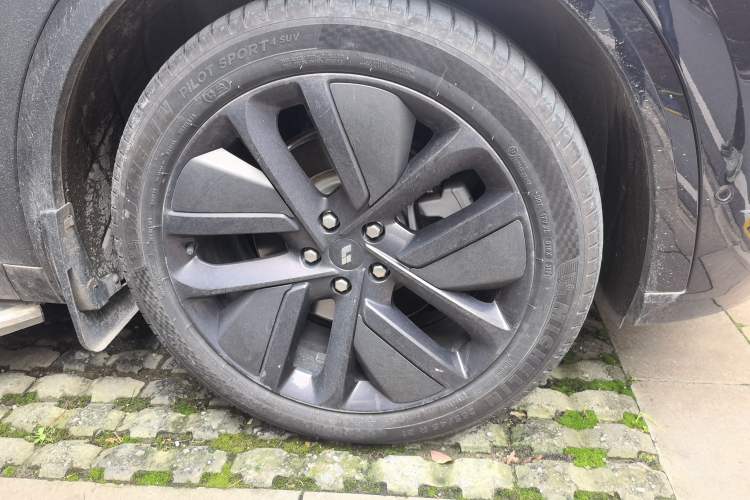 Used Li Auto L9 2022 Max model Right Front Wheel Hub