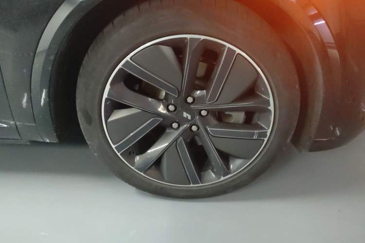 Used Li Auto L9 2022 Max model Right Front Wheel Hub