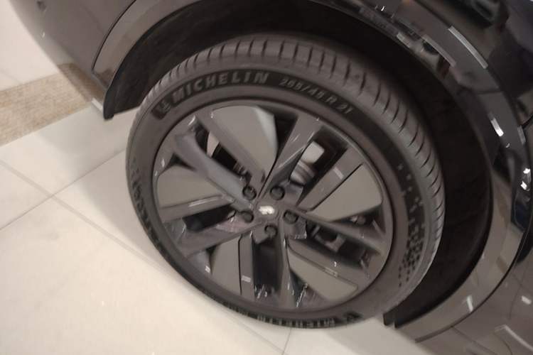 Used Li Auto L9 2022 Max model Right Rear Wheel Hub