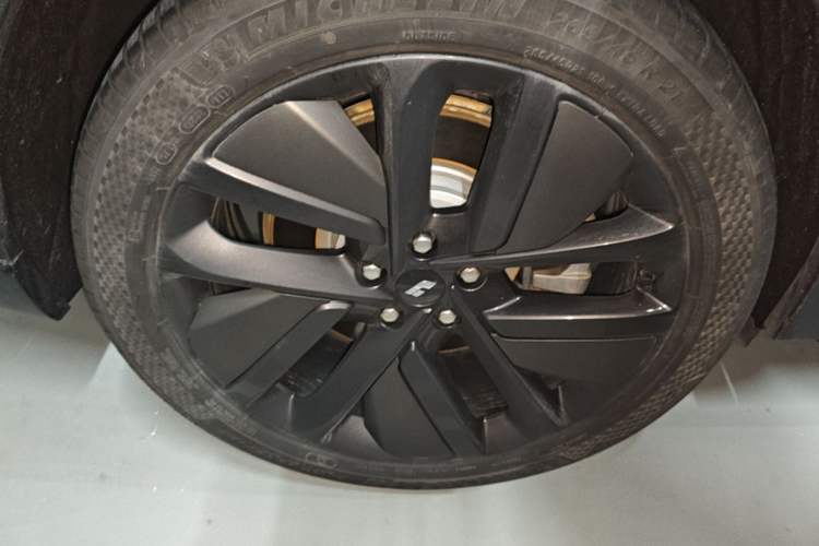 Used Li Auto L9 2022 Max model Right Rear Wheel Hub