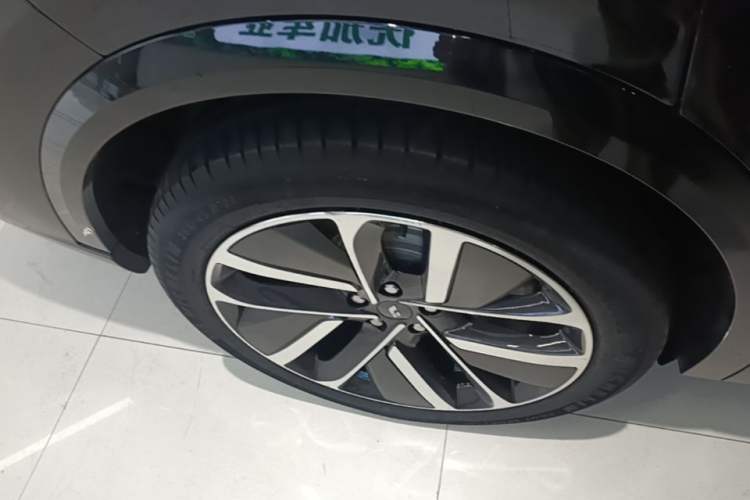 Used Li Auto L9 2022 Max model Right Rear Wheel Hub