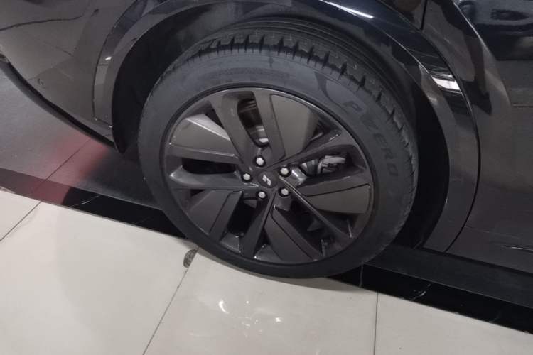 Used Li Auto L9 2022 Max model Right Rear Wheel Hub